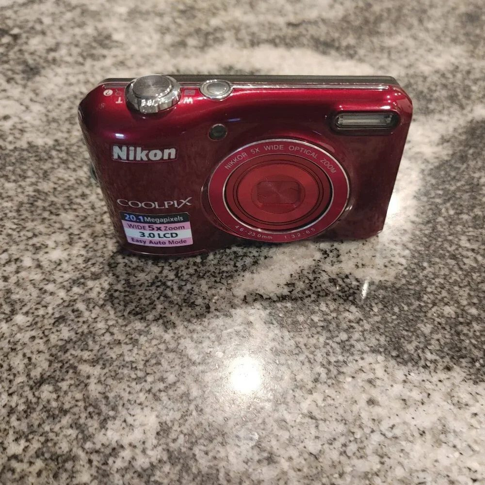 NIKON COOLPIX L28 Digital 20.1 Camera 5x zoom / SD Card included as pictured